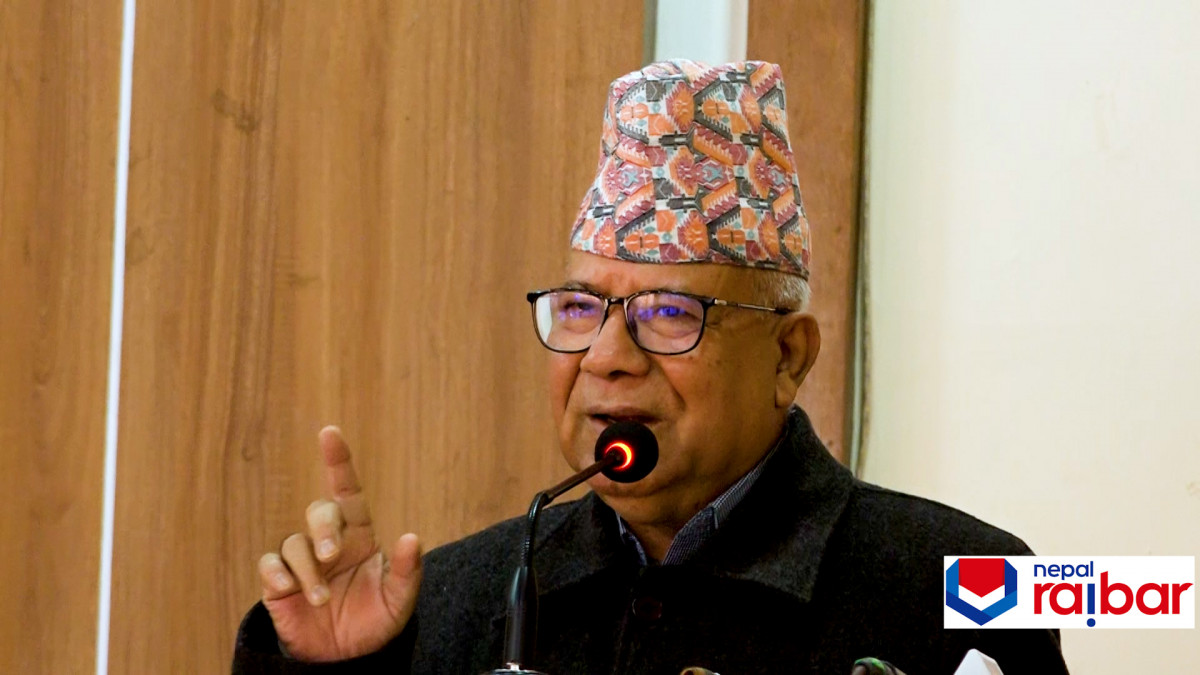 ओलीको सरकार बदलाको भावनाले चलेको छः माधव नेपाल