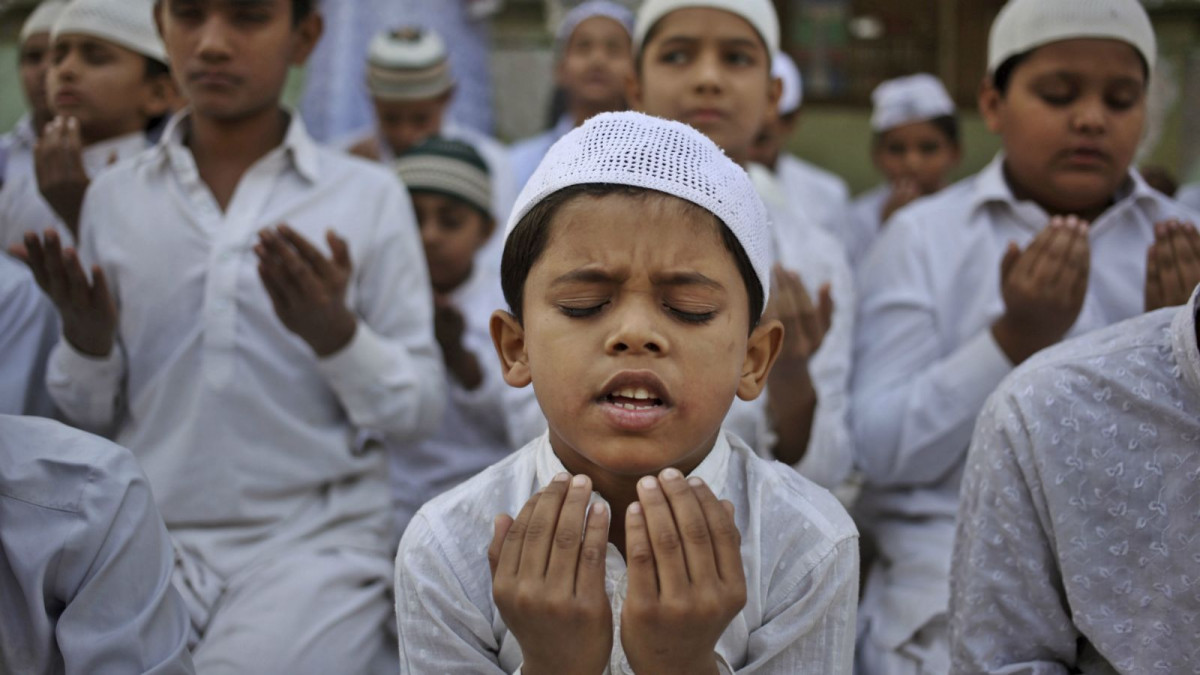 मुस्लिम समुदायले ईद मनाउँदै, आज देशभर सार्वजनिक बिदा