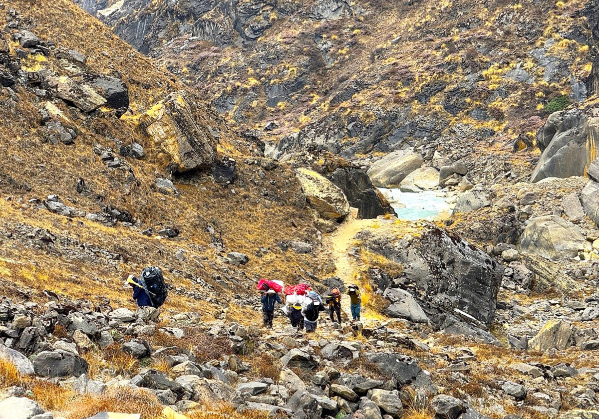 SG_MyagdiPhotoCaptionAnnapurnabasecampmagyaslaijadai1.jpg