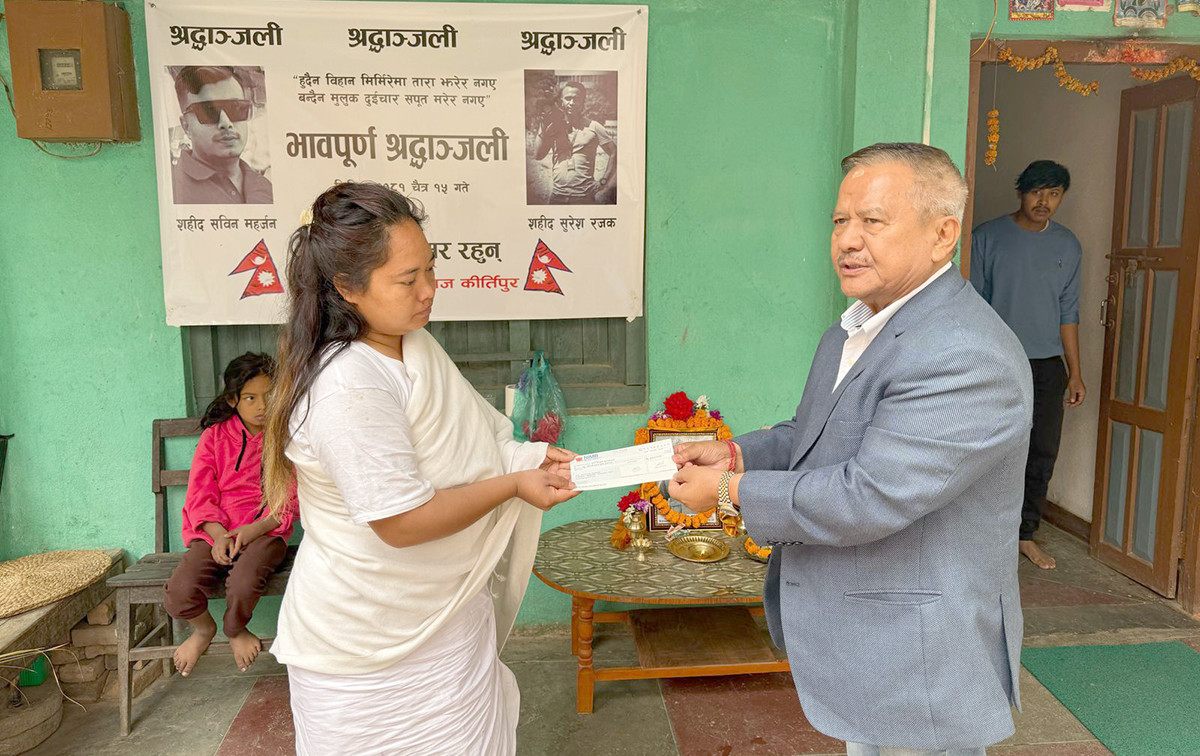 तीनकुने हिंसामा मारिएका सुरेश र सविनको परिवारलाई भाटभटेनीको सहयोग