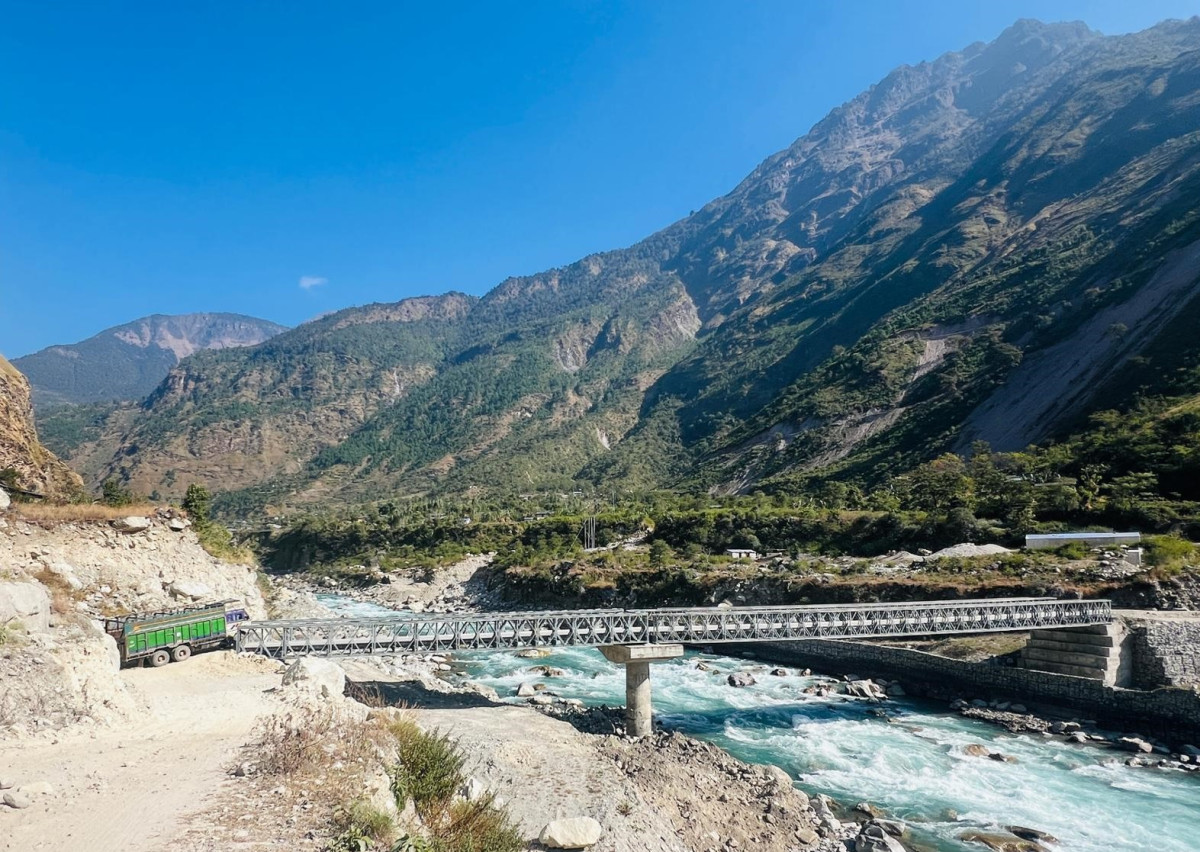 कर्णालीमा हरेक वर्ष भारततिर बग्छन् करोडौंका काठ