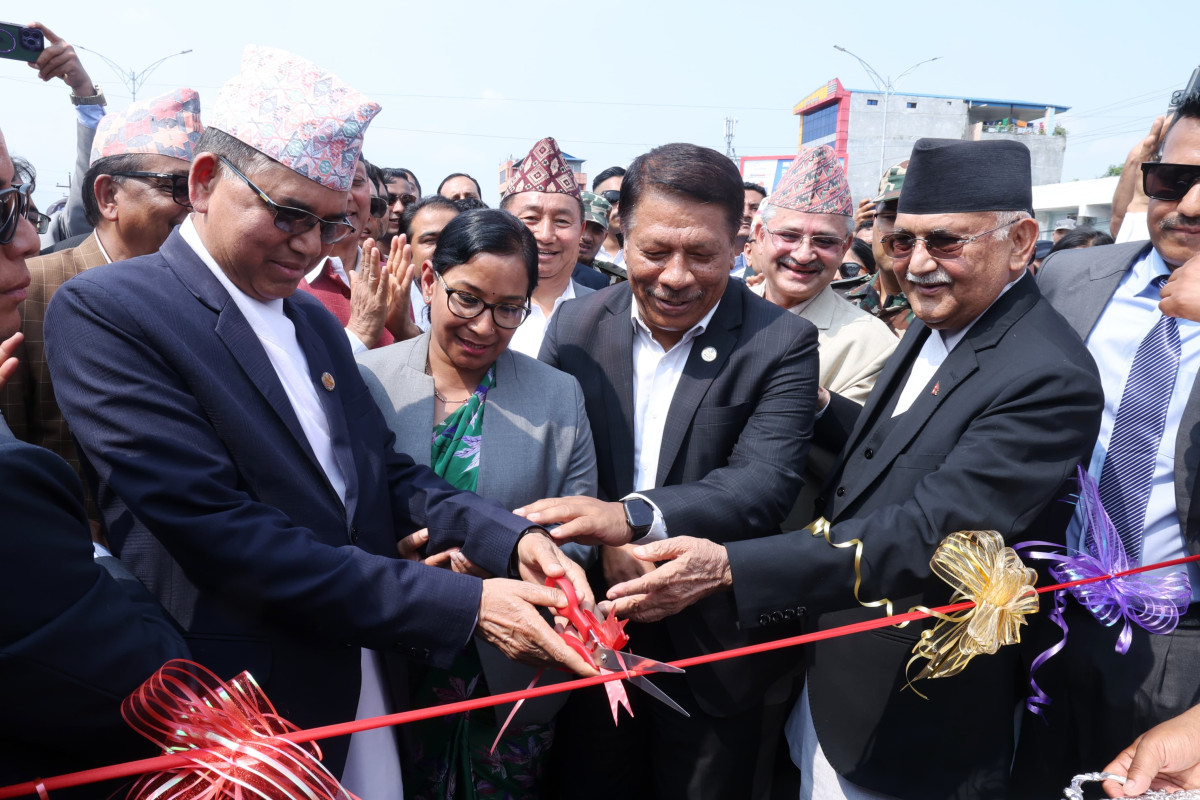 प्रधानमन्त्री, उपप्रधानमन्त्री, मन्त्री र मेयरद्वारा ६ किलोमिटर सडक उद्घाटन