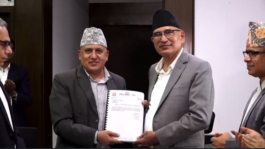 राष्ट्रिय योजना आयोगद्वारा नीतिगत तथा कार्यक्रमगत प्रतिवेदन अर्थ मन्त्रालयमा पेश