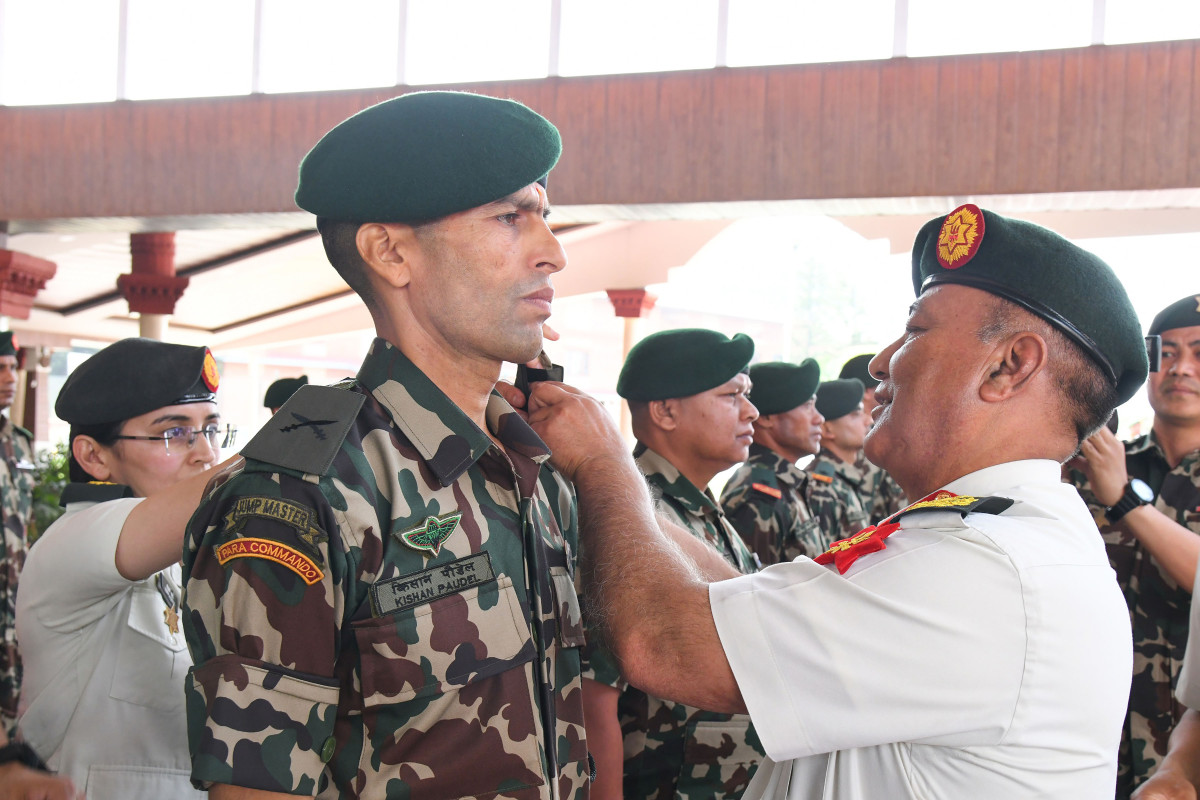 प्रमुख सुबेदार र सुबेदारलाई दर्ज्यानी चिह्न प्रदान