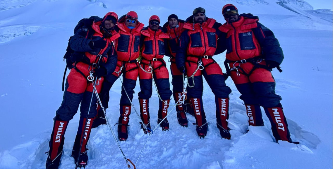 नेपाली र भारतीय सेनाको संयुक्त टोलीद्वारा कञ्चनजंघा हिमाल आरोहण,  हिमाली क्षेत्रको पनि गरे सरसफाइ
