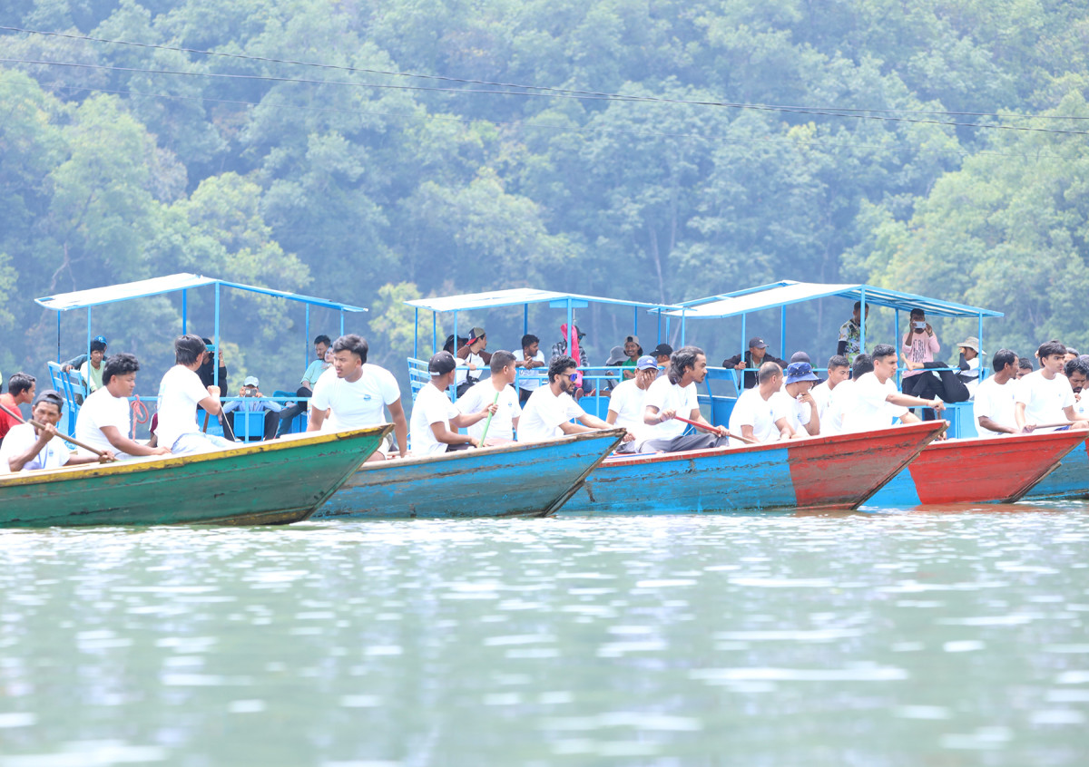 तस्बिरमा हेर्नुहोस् दोस्रो खुल्ला राष्ट्रिय डुङ्गा दौड प्रतियोगिता