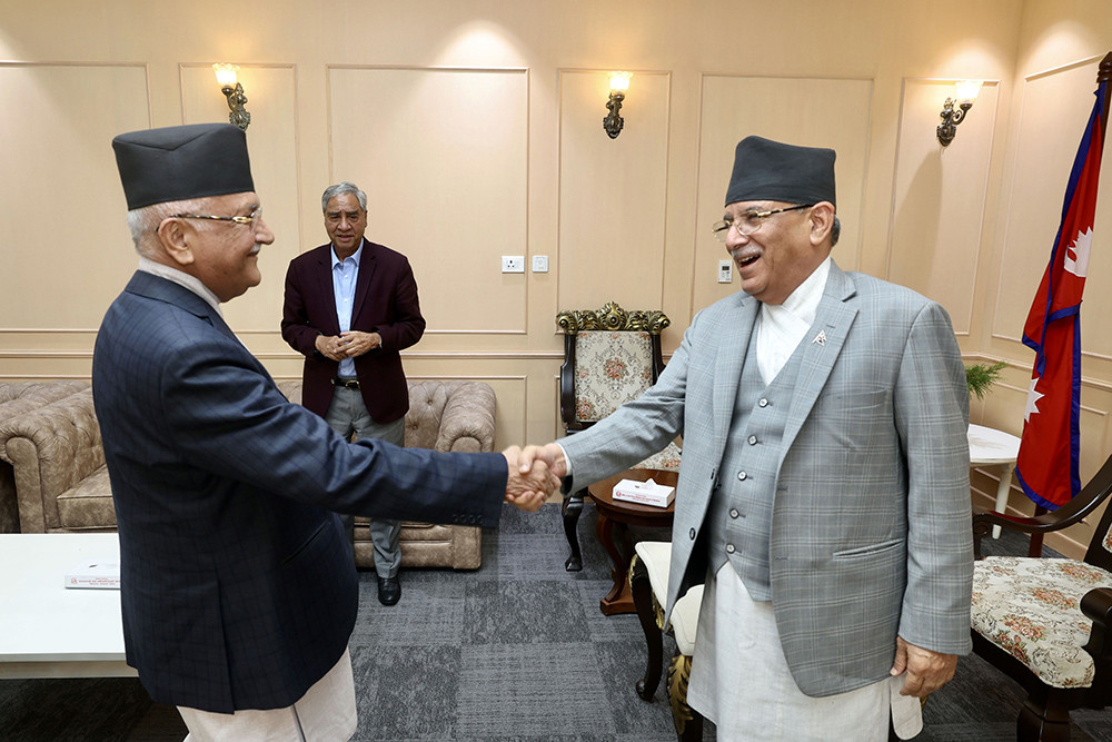 ओली, देउवा र प्रचण्डबीच छलफल हुँदै