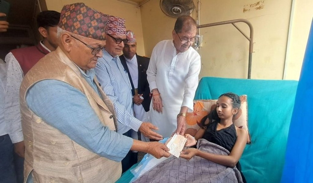 तीनकुने घटनामा गोली लागेकी रेविकालाई सहयोग रकम हस्तान्तरण