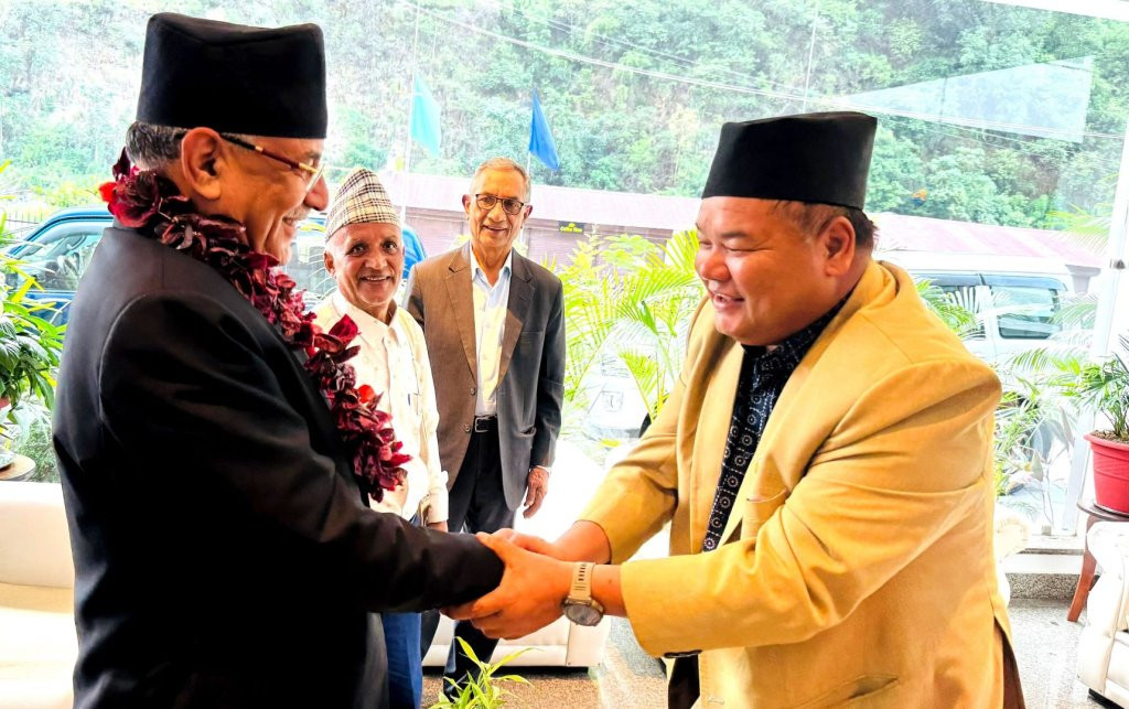 गणतन्त्रको विकल्प सुधारिएको गणतन्त्र मात्रः प्रचण्ड