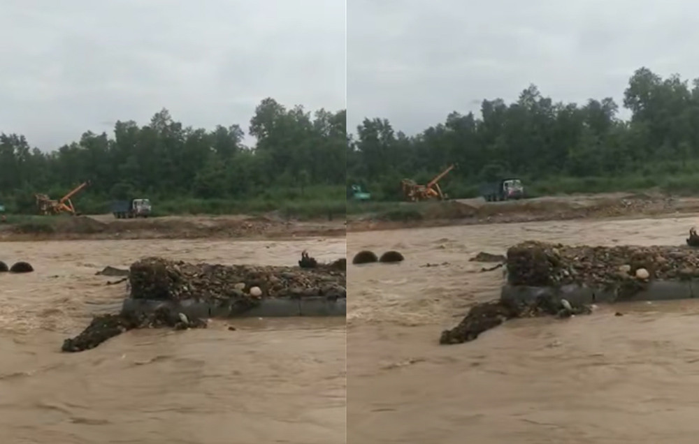 विनयी खोलाको बाढी घटेन, डाइभर्सन बनाउन समय लाग्ने