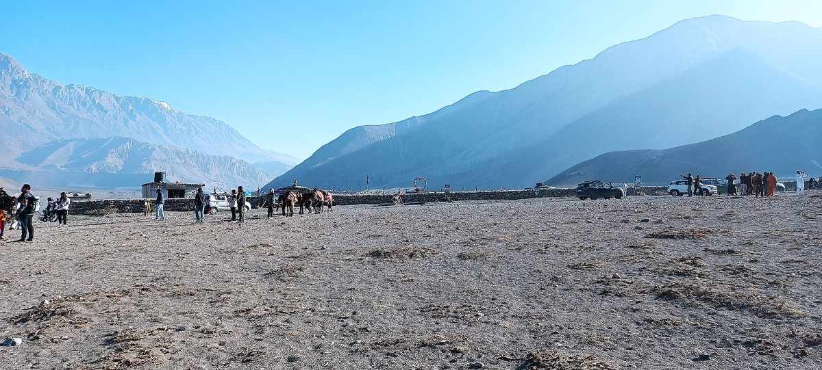 सेल्फी तस्बिरमा रमाउँदै आन्तरिक तथा बाह्य पर्यटक