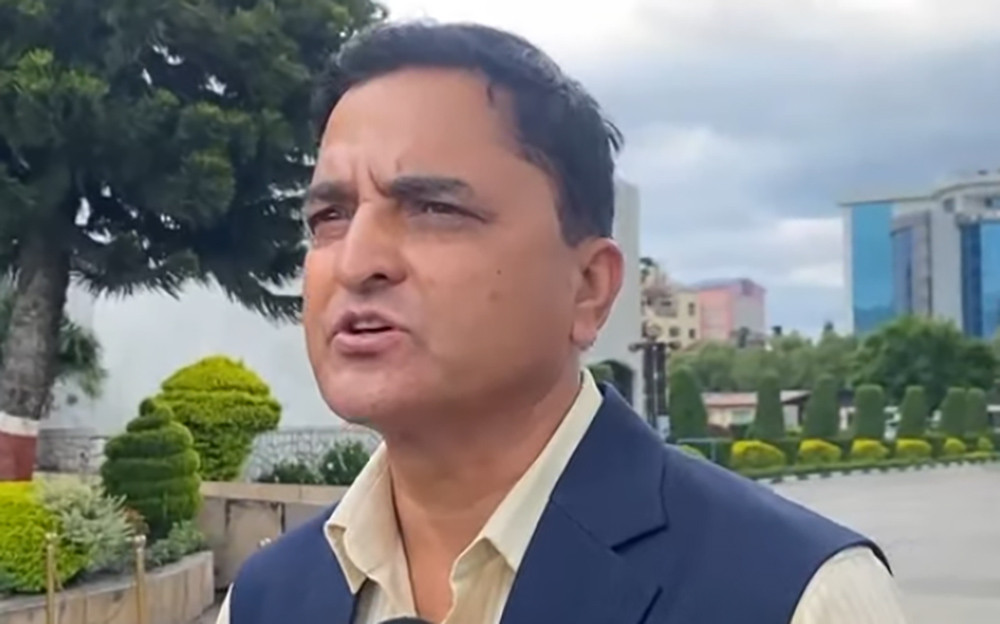 नेताको भोट बढाउन विमानस्थल बनाउन हुँदैन: योगेश भट्टराई