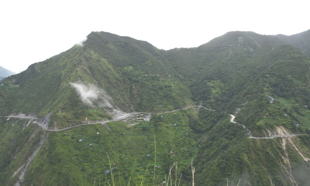 मध्यपहाडी लोकमार्ग अवरुद्ध, यात्रु अलपत्र