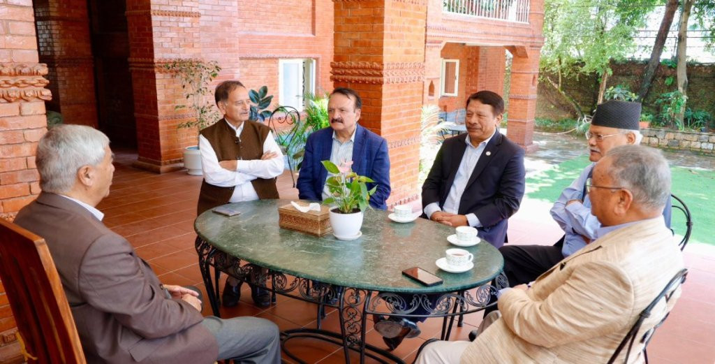 चाक्सीबारी छलफलपछि देउवा निवासमा जुटे नेताहरू