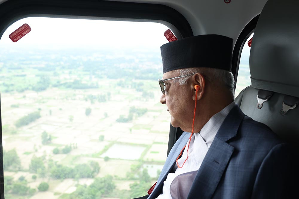 प्रधानमन्त्री ओलीद्वारा मधेसको सुख्खाग्रस्त क्षेत्रको अवलोकन (फोटो फिचर)