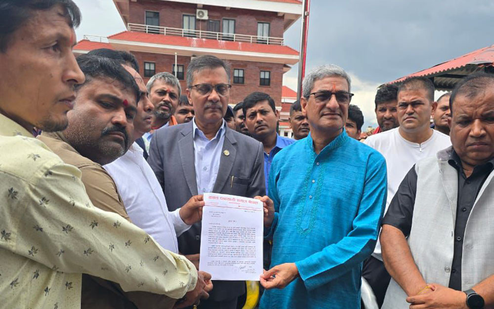 कवाडी व्यवसायीको गृहमन्त्री लेखकलाई ज्ञापनपत्र, महानगरको ज्यादती रोक्न आग्रह