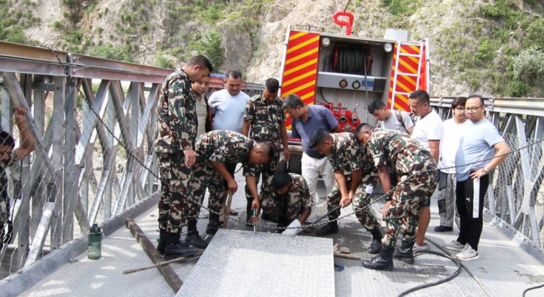 नेपाली सेनाले सुरु गर्‍यो  खुर्कोट बेलीब्रीजको मर्मत कार्य