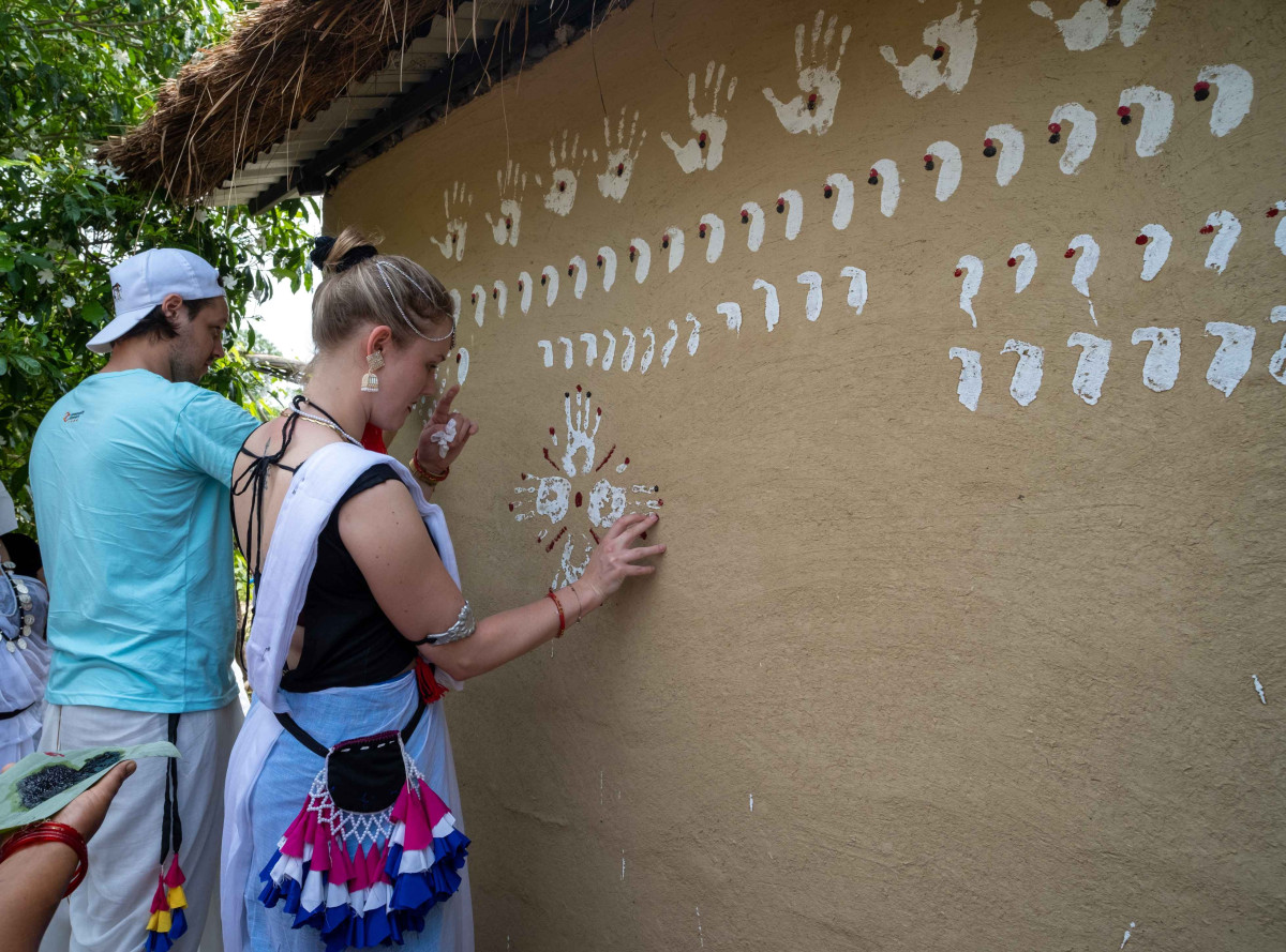 Workshop on Tharu Artwork Calls for Revival of Indigenous Mural Tradition